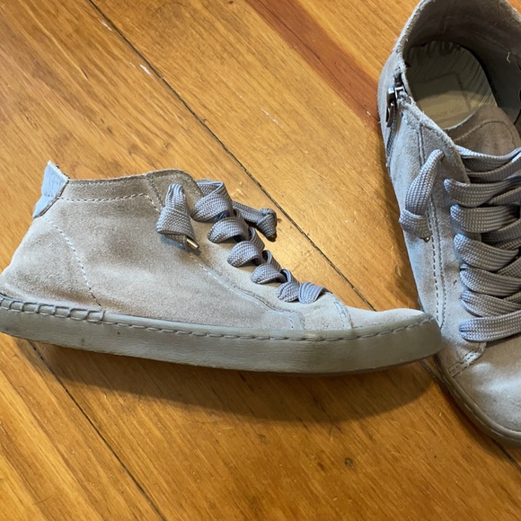 Dolce Vita size 7 sneakers gray with zipper - Picture 2 of 4